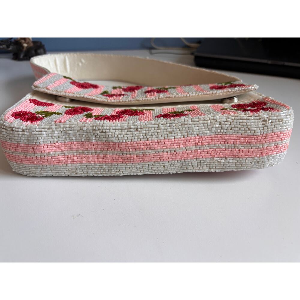 Seed beads cherry striped bag/purse cottagecore holidaycore - Picture 6 of 8